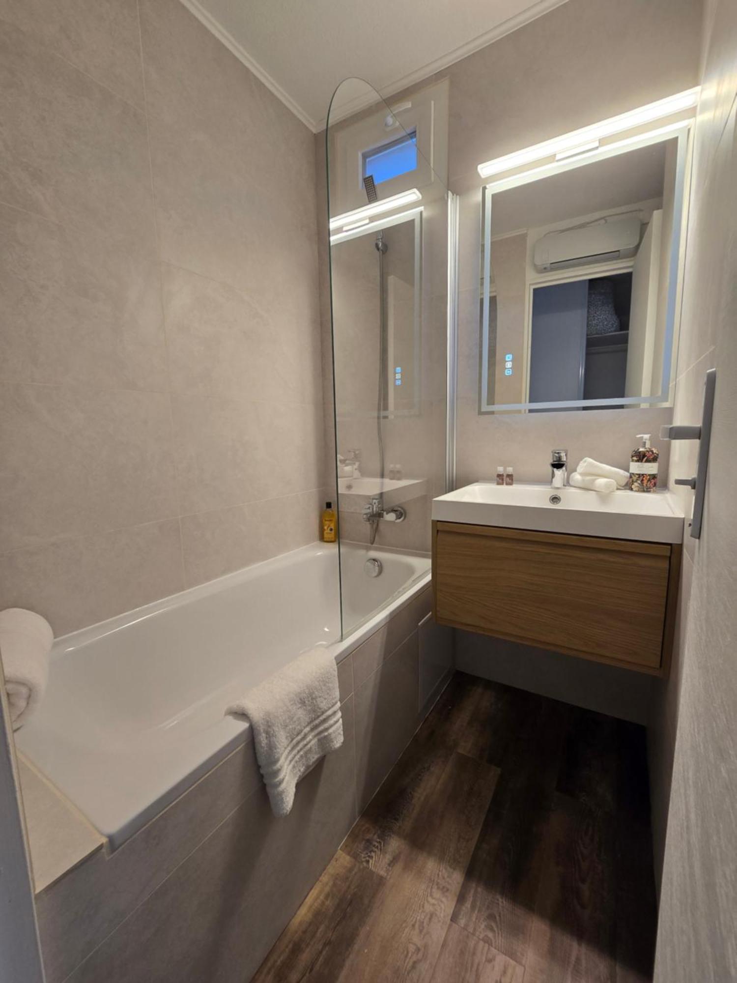 Chez Adriana Studio Vue Mer Avec Piscine Grimaud Dış mekan fotoğraf